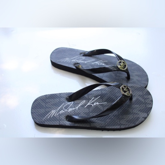 Michael Kors flip flop sandals - Picture 7 of 7
